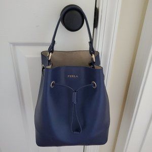 EUC Furla Stacy bucket crossbody preowned